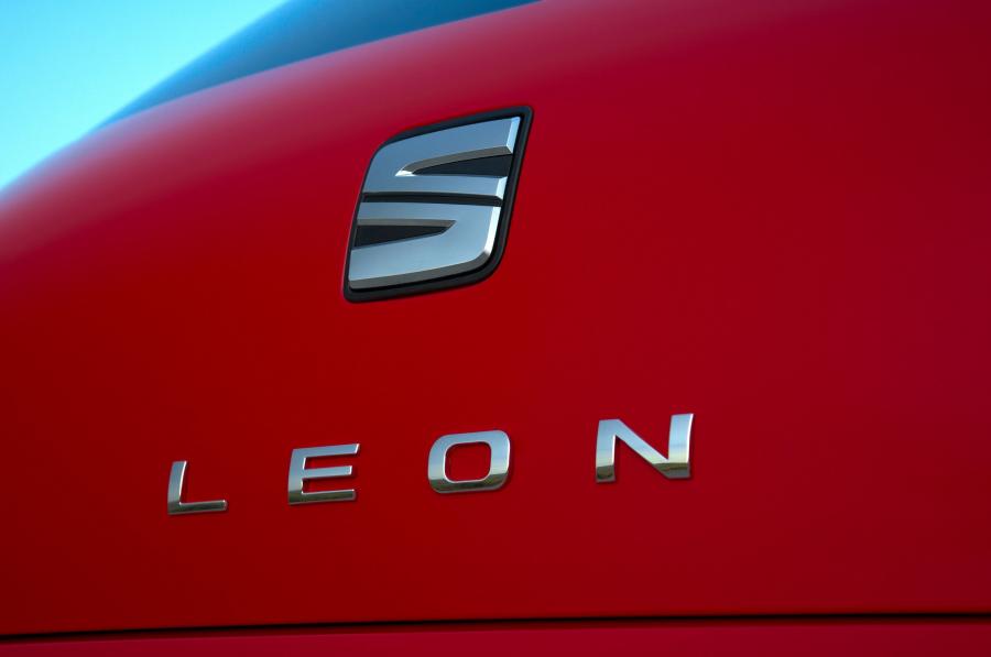  Seat Leon FR 5-Door 2012 года  (фото 3 из 16)